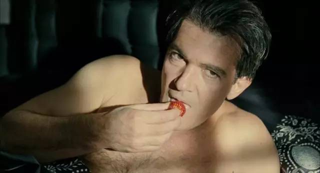 为了复仇，他把罪犯整容成自己的老婆！