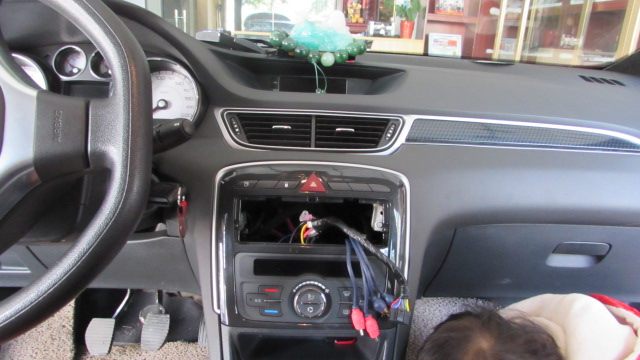 最新款标致308音响改装,13款标致308音响改装视频