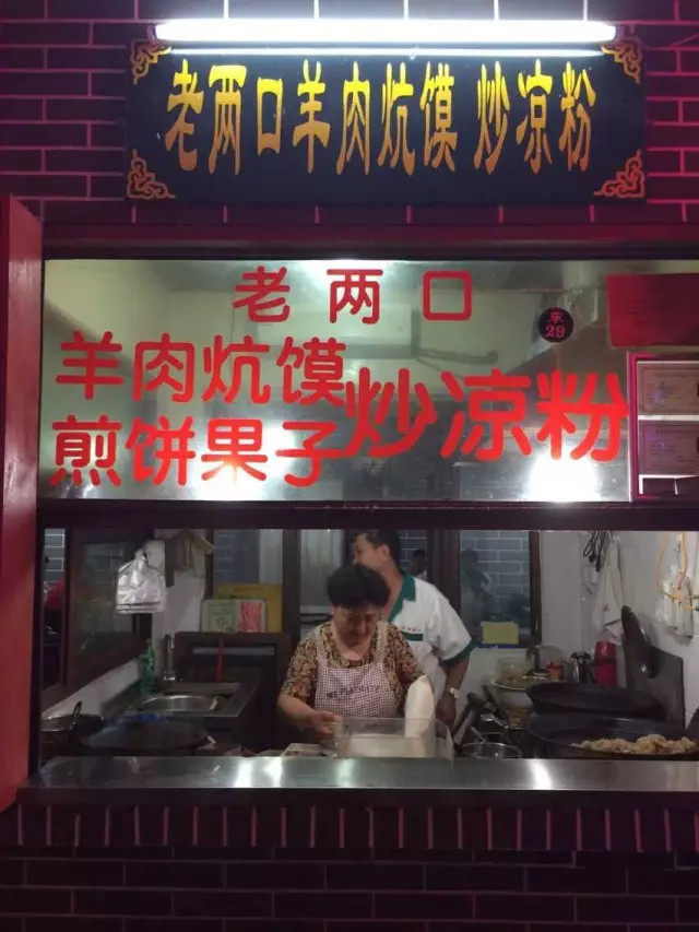 开封鼓楼广场离鼓楼夜市近吗,开封鼓楼夜市营业到几点