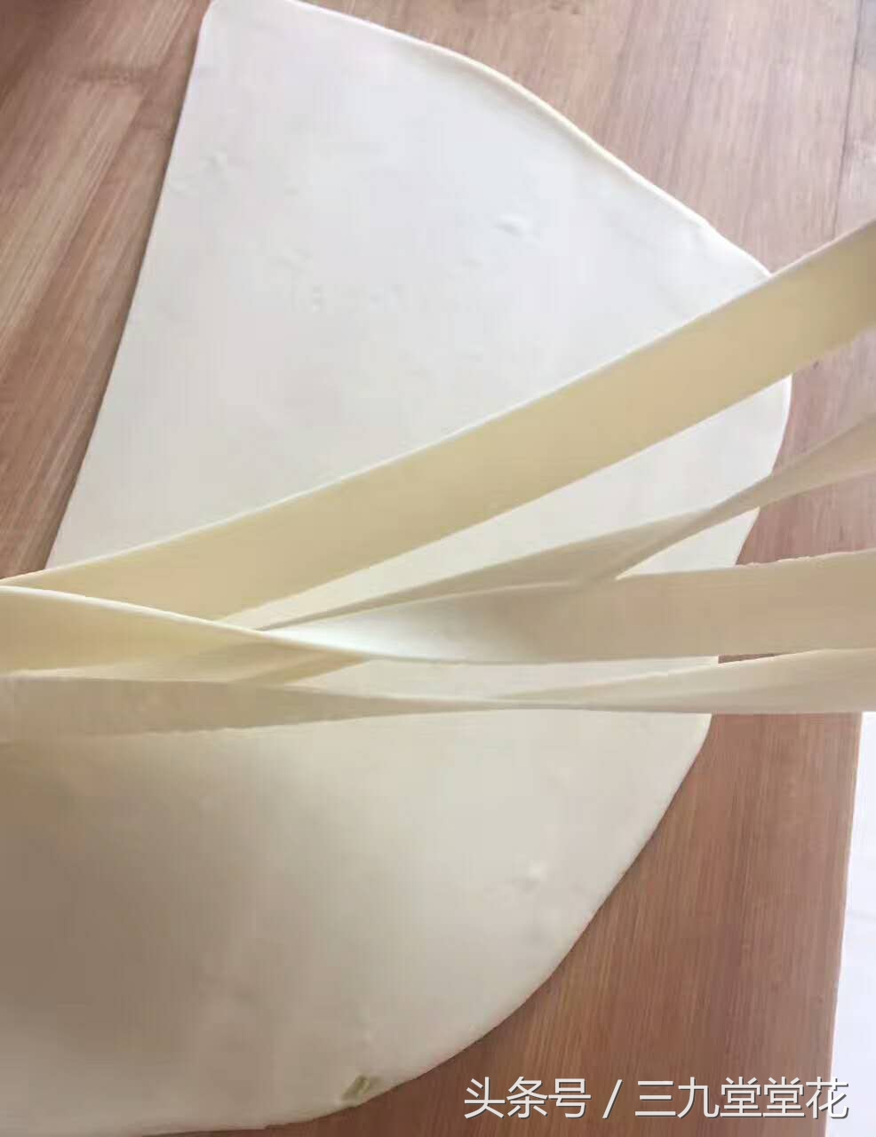 油泼面具体怎么做,油泼面到底过不过水