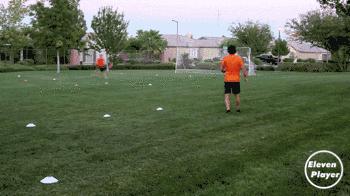 足球长传技巧详细解析,足球边路传中技巧教学