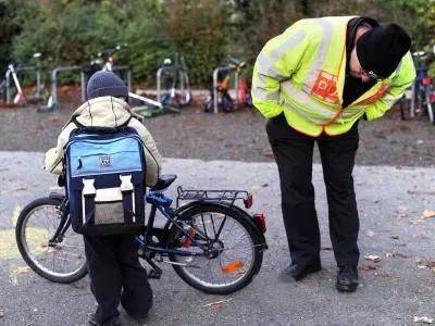 骑行安全从我做起,交通安全从娃娃抓起