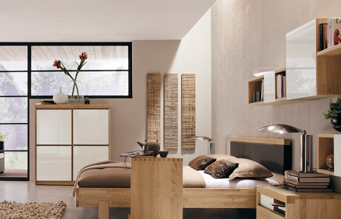 聚酯漆颜色怎么弄的,清漆和聚酯漆的区别