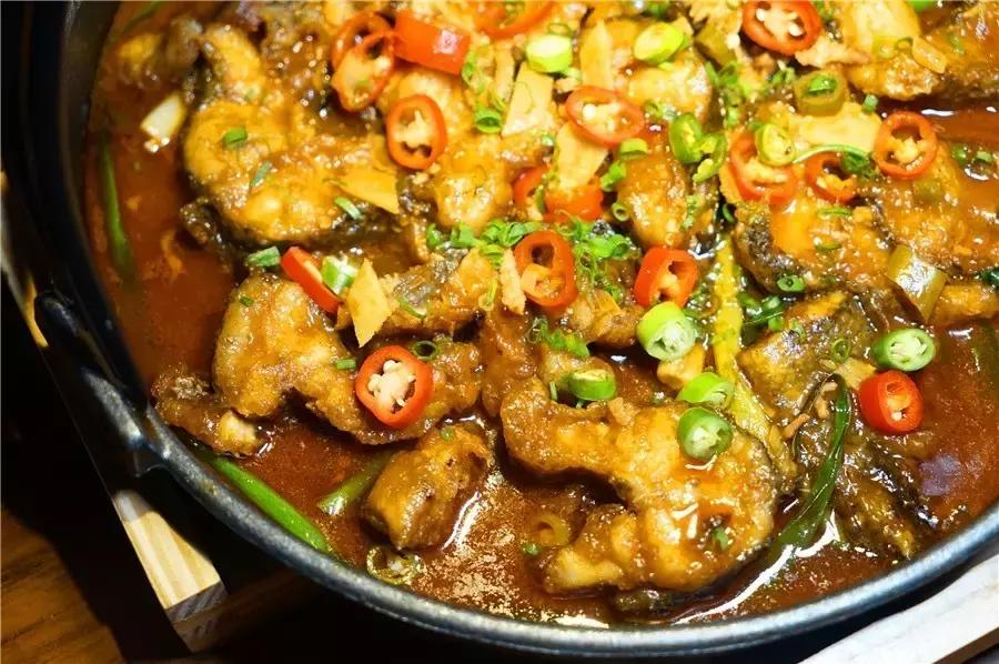 蒙眼用剪刀做面，服了！这么牛X的店居然系佛山的10年老字号！东家好吃才是硬道理！