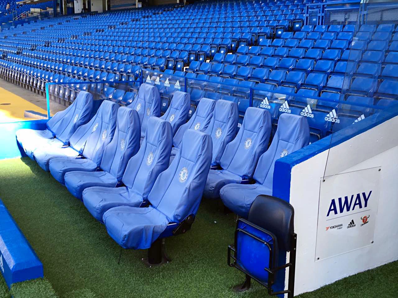 伊蒂哈德球场与斯坦福桥球场,安菲尔德球场和斯坦福桥球场