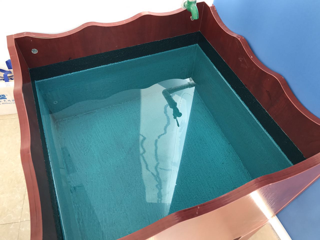 卫生间已铺瓷砖漏水怎么补救,瓷砖渗水漏水怎么办