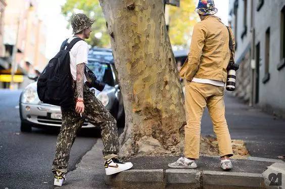 渔夫帽秋冬搭配街拍,夏季黑色渔夫帽女穿搭