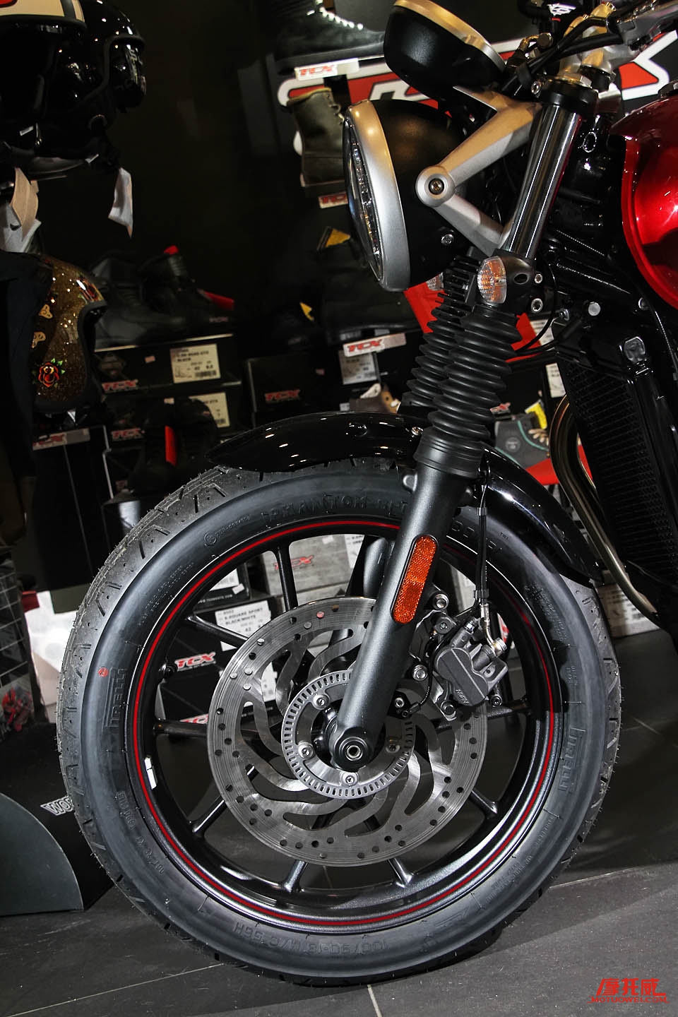 凯旋bonneville1200,凯旋bonneville红色