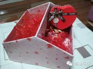 用鞋盒自制书本收纳盒 (用垃圾鞋盒制作收纳品的步骤)