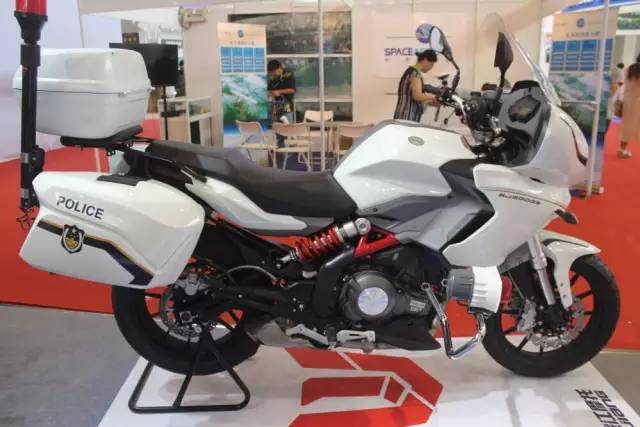 蓝巡300新款价格,300蓝圈夜光效果