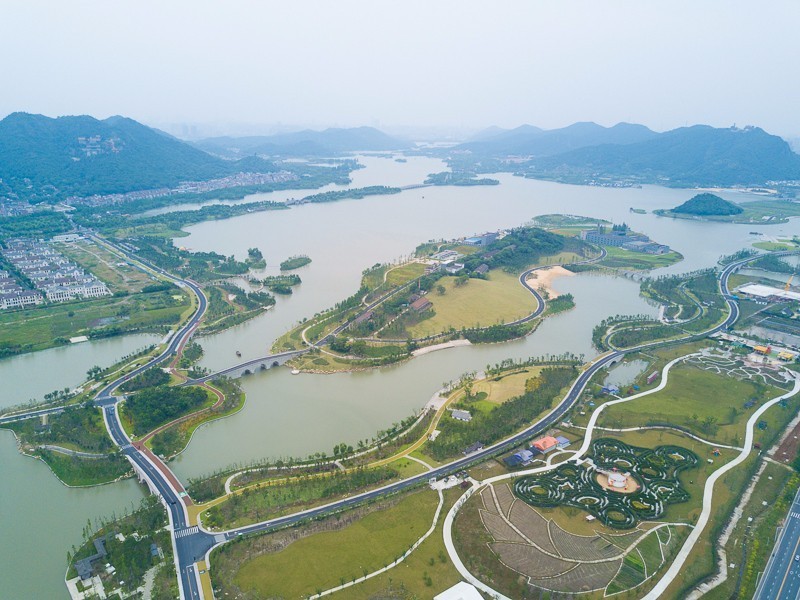 少女心美炸！大杭州竟然藏了条七彩跑道，柠檬黄、蒂芙尼蓝、墨色绿……现在去还能看到十里荷花……