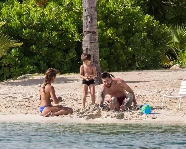 c罗招牌动作广告,c罗首秀宣传