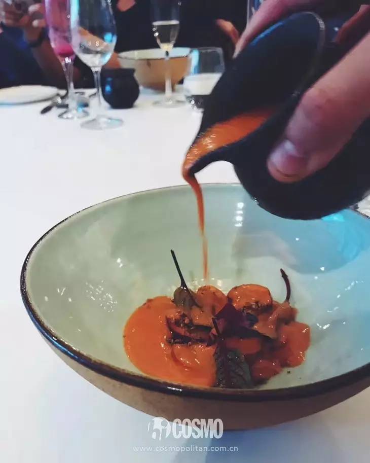 OMG｜太子妃张天爱转行卖卤煮，这还不是最夸张的明星餐厅