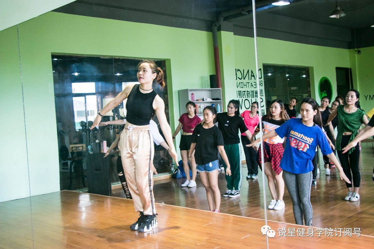 掌握爵士舞6大入门秘笈，零基础一样可以freestyle！