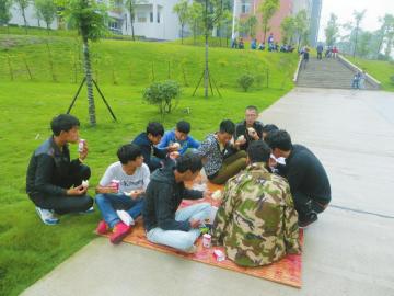 自贡教师肝癌去世捐献眼角膜爱生如子进藏区护送家访学生