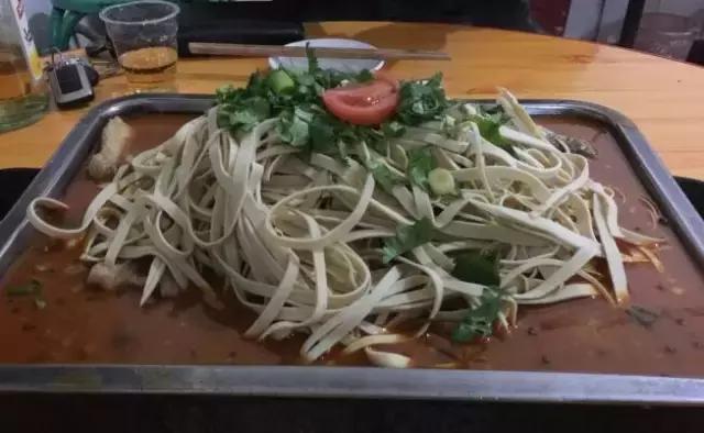 一个老外说要在1年内吃遍中国,结果5年了,还在新乡