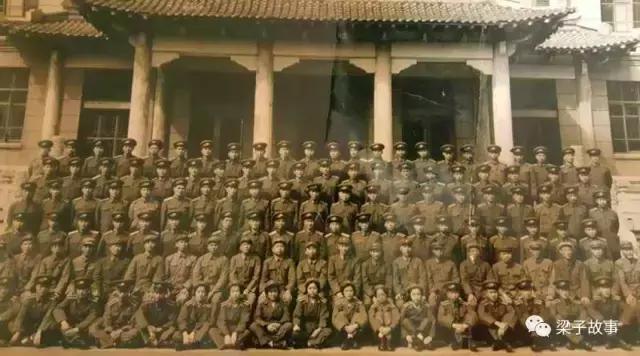 中国男儿只手撑天空翻译,中国男儿只手撑天空