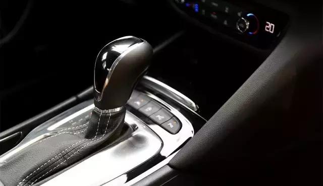 新君威2.0驾驶感受,新君威跑长途真实感受