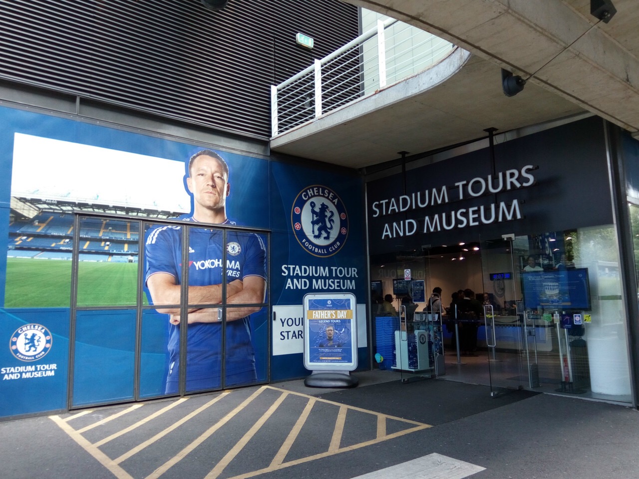 伊蒂哈德球场与斯坦福桥球场,安菲尔德球场和斯坦福桥球场