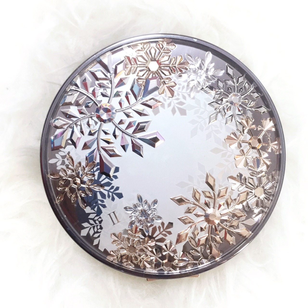 油性痘痘肌适合哪款定妆粉饼,适合补妆不闷痘控油的定妆粉饼