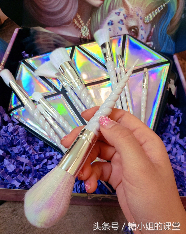 当朋友圈被咸鱼化妆刷刷屏,我想起了那些年我们刷脸用的魔法杖