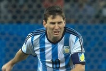 足球绝代双骄之——梅西——球门颤抖吧！