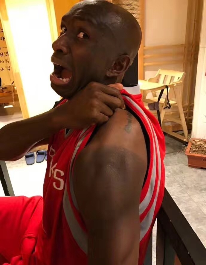 非洲人*安门天**广场中暑，海南人靠它避暑，这就是海南人不会轻易中暑的原因