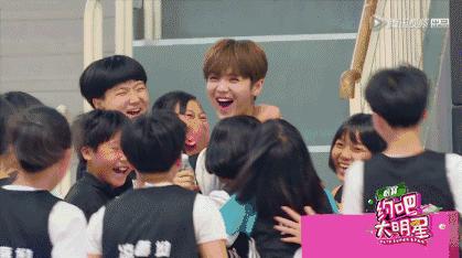 鹿晗约吧大明星谈25岁,鹿晗在节目里说想女朋友