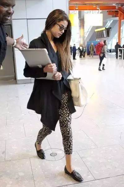 凉鞋绕腿绑带方法,凉鞋如何绑带缠腿