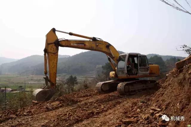 二手小型挖掘机市场及挖机价格,二手挖机市场的坑是什么