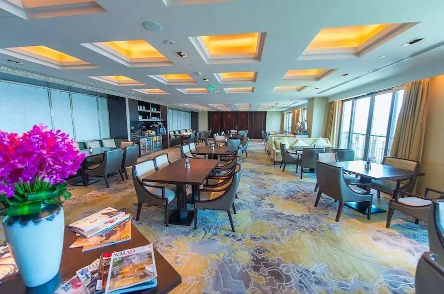 一天吃四五顿饭不长肉才怪,一天吃四顿不胖都不行