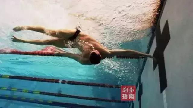 快走伤膝盖还是跑步伤膝盖,跑步伤膝盖的症状及恢复方法