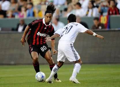 足球球星必杀技,盘点足球最逆天的20个进球