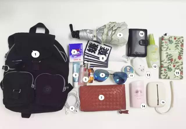 夏日翻包大作战！万万没想到，路人的包比女明星的包包精彩一百倍！