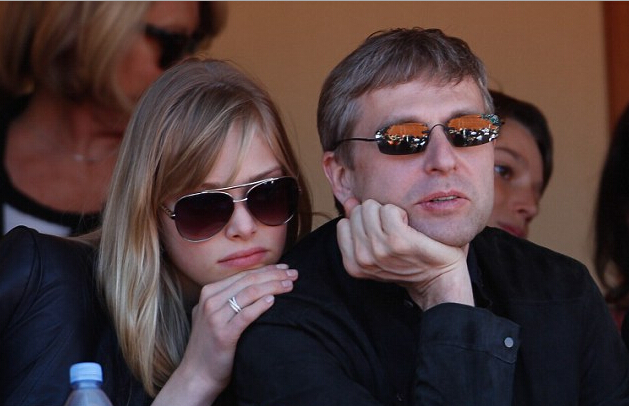 接手第一年就疯狂烧钱：社会我李哥之外还有谁？