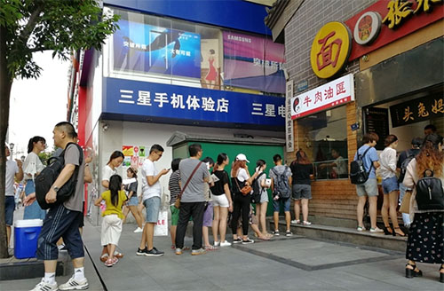 这家餐厅为什么天天客流爆满,网红饼店有多火