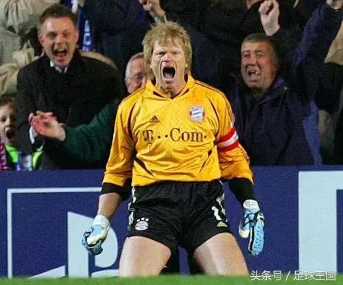 把前锋吓得不会射门,门线上的“绿巨人”卡恩