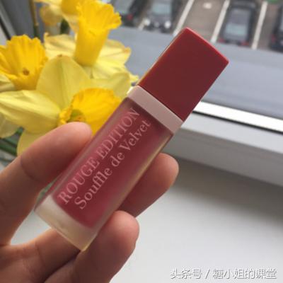 好气啊男神居然说我口红丑，非要我擦那种婊里婊气的你才喜欢嘛！