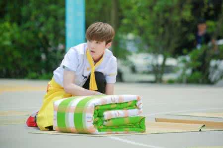 为何鹿晗会从《奔跑吧》中的傻狍子晋升为《我去上学啦》中的鹿不羁他的功劳不小