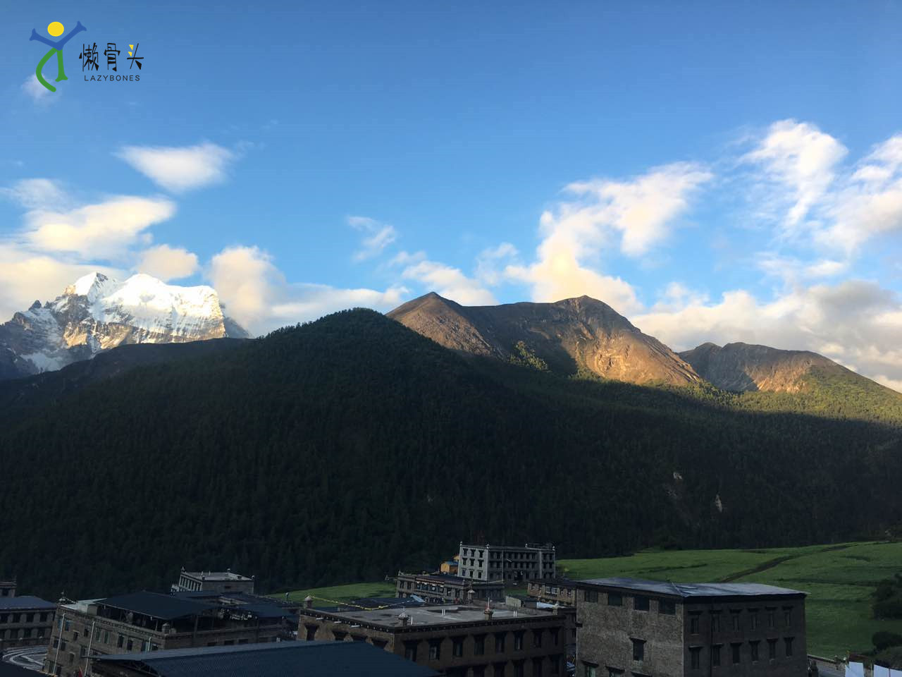 稻城亚丁自驾好还是跟团好,稻城亚丁跟团好还是自己去好