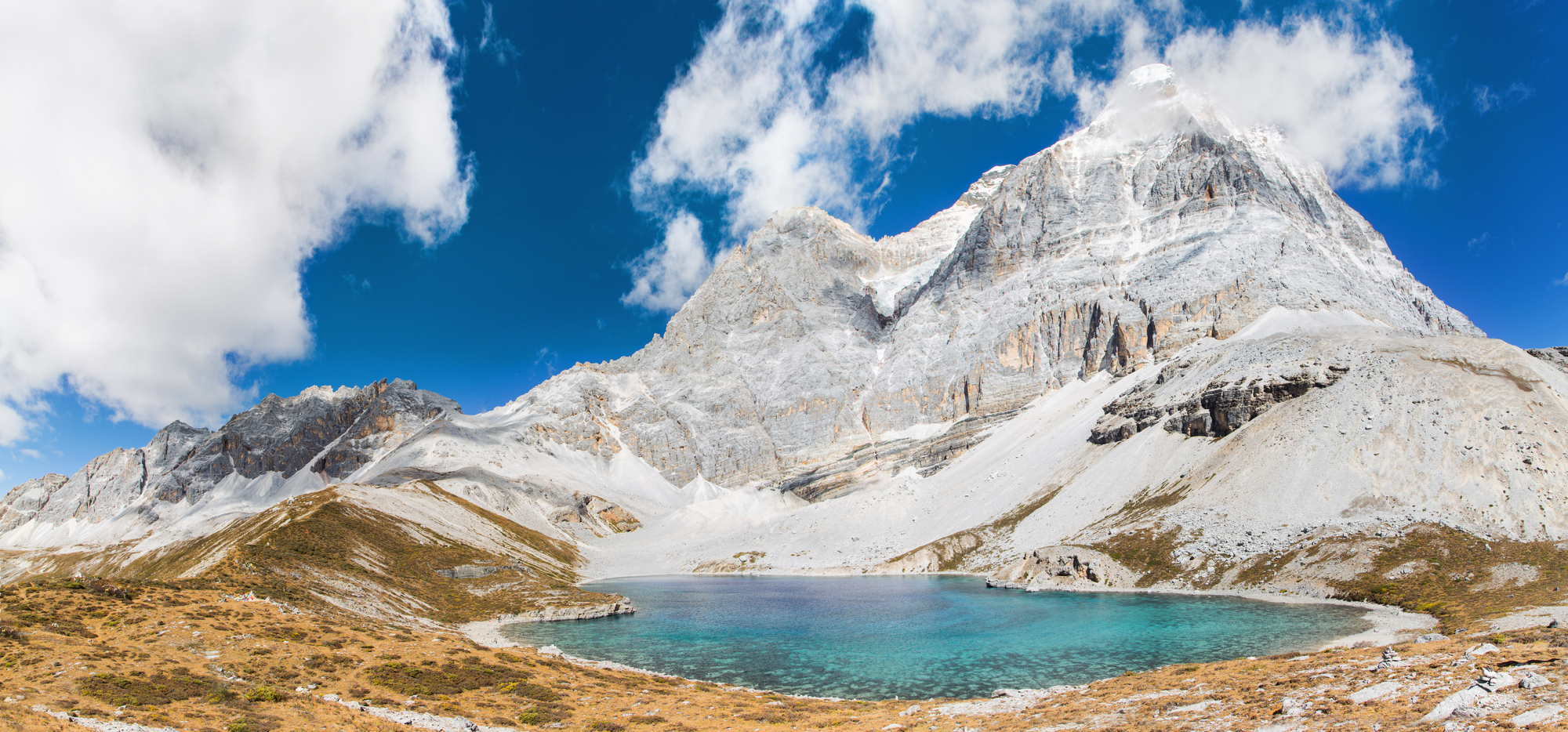 稻城亚丁自驾好还是跟团好,稻城亚丁跟团好还是自己去好