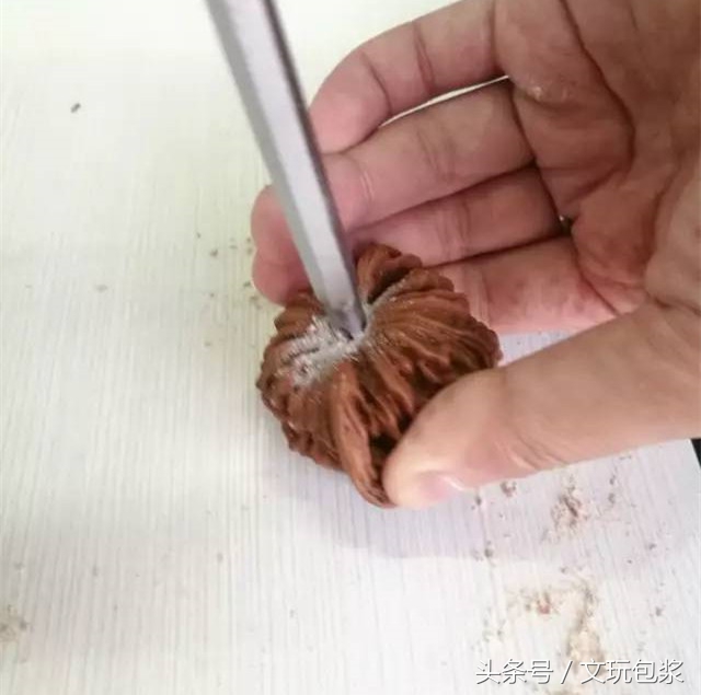 教您几招就能识破假核桃,核桃作假新玩法