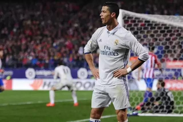 穿长袖踢球的球星,野球场穿什么球衣的一看就是高手