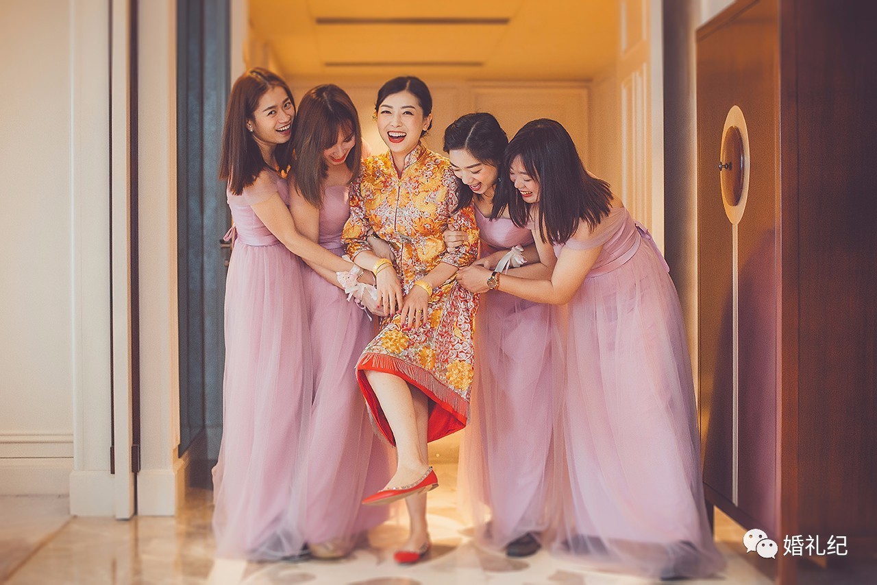 痛！有新娘把婚鞋买成了X鞋！