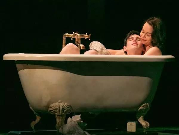 她在《权力的游戏》里一脱成名，却从此走上了实力派的光辉大道