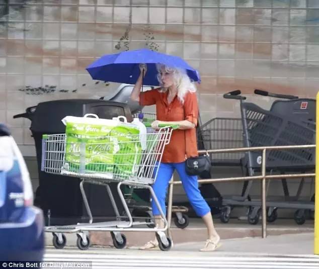 一男子买彩票中2174万,夫妇买彩票三个亿