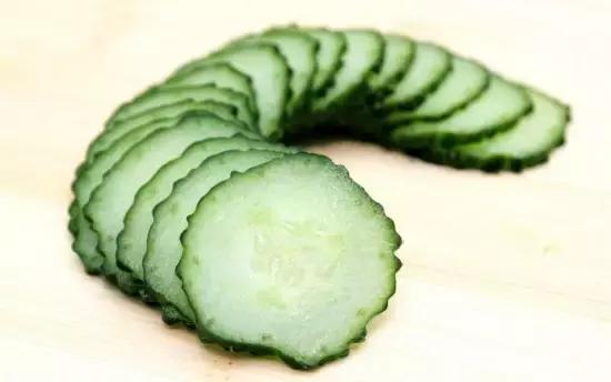 夏季痱子怎么快速去除,小孩长热痱子怎么快速消除止痒