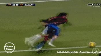 足球小罗如何利用假射来触发双触,小罗足球技巧