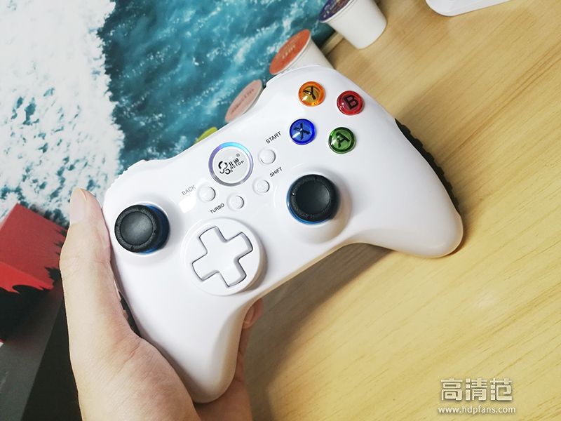 用手柄玩很爽的电脑游戏,用阿修罗2手柄玩的手机赛车游戏