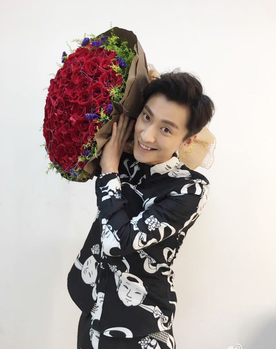 又一个主唱人气王自杀，当年的乔任梁依旧让人心痛，让我们一起为他们送行，一路走好